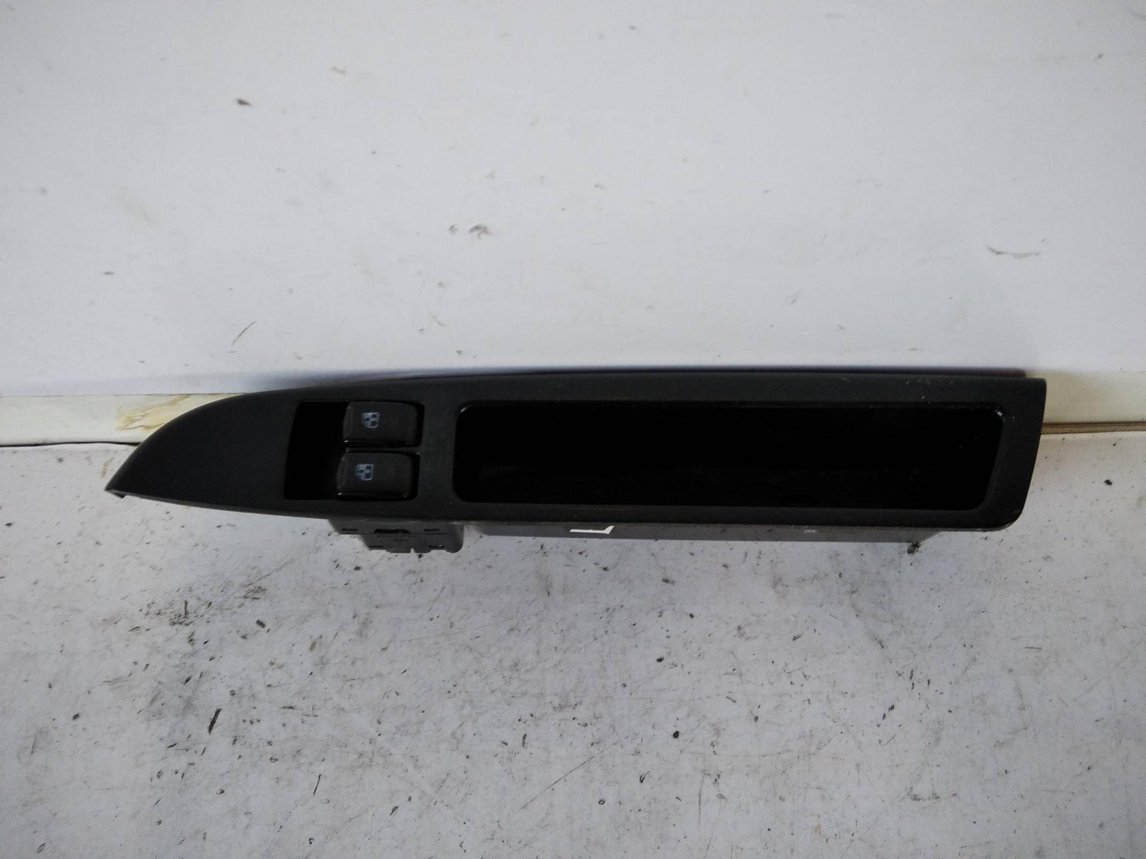 Interruttore alzacristalli porta ant. sx.